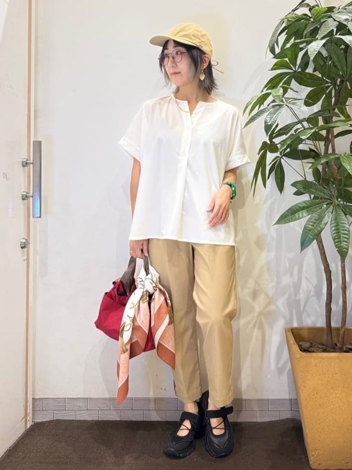 misakiさんの「SHOO･LA･RUE｜【S-LL】さらりとしたタッチが上品見え ワンボタンデザイン トップス」を使ったコーディネート
