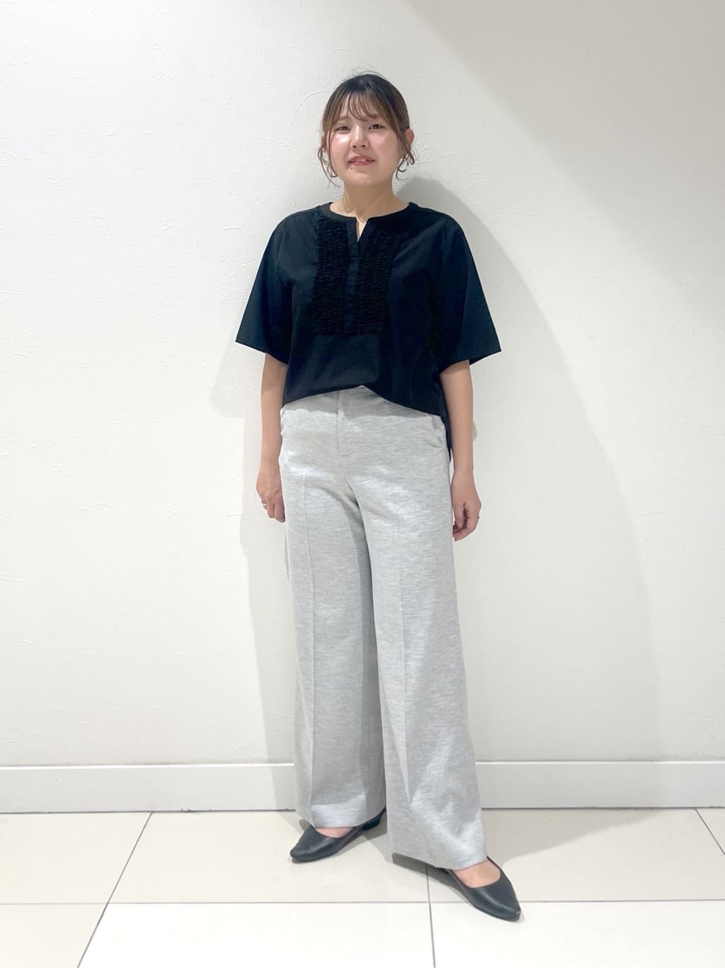 YUUKIさんの「INDIVI｜【洗える】胸元タックフリルブラウス」を使ったコーディネート