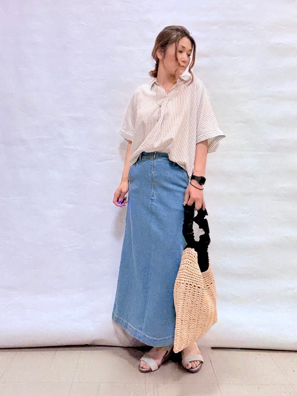 fuuさんの「SHOO･LA･RUE｜【S-LL/UV/接触冷感/抗菌防臭】体型を自然にカバー フレンチリネンブレンド襟付ドルマンシャツ」を使ったコーディネート
