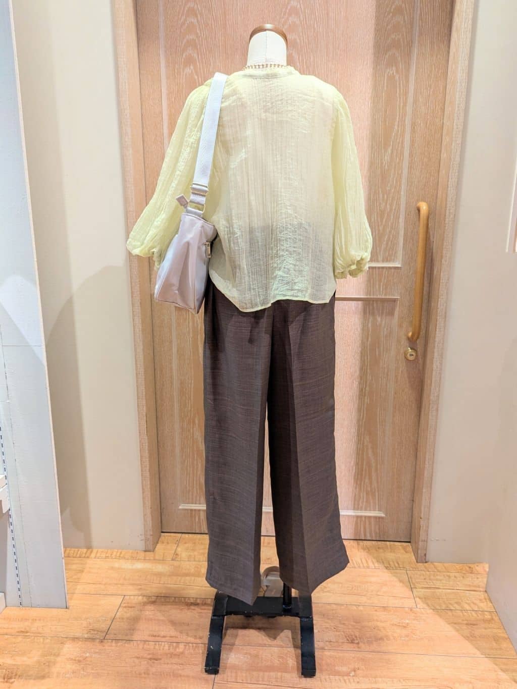 ケイさんの「SHOO･LA･RUE｜【S-LL/前後2WAY】バルーンスリーブが華やか こなれ見えシアーブラウス」を使ったコーディネート