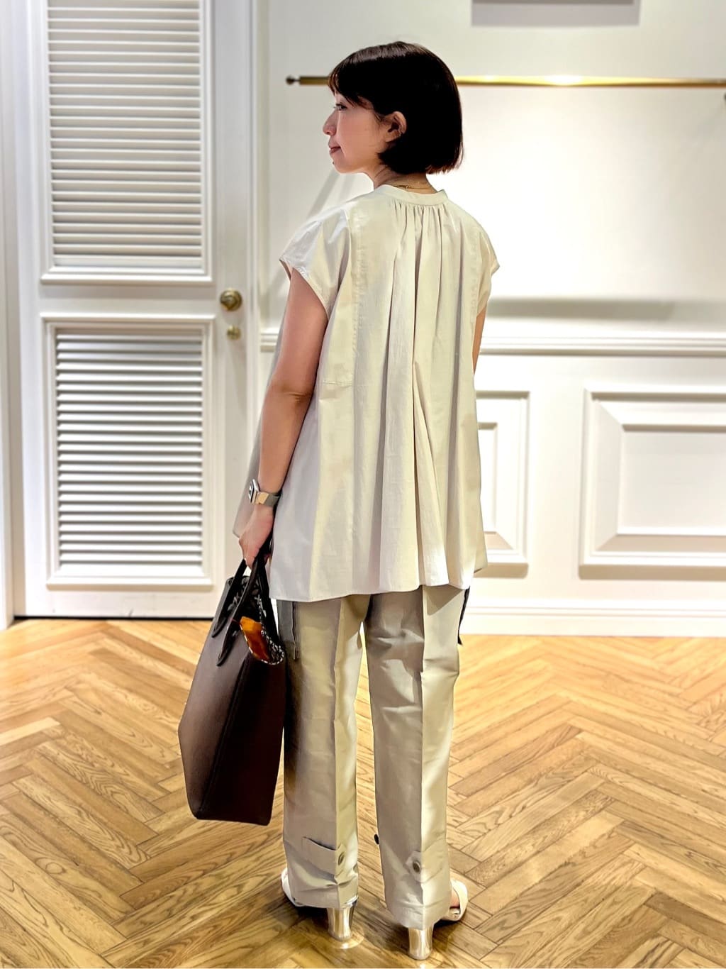 つじ まこさんの「DRESSTERIOR｜バイカラーバングル」を使ったコーディネート