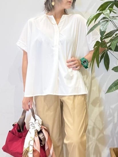 misakiさんの「SHOO･LA･RUE｜【S-LL】さらりとしたタッチが上品見え ワンボタンデザイン トップス」を使ったコーディネート