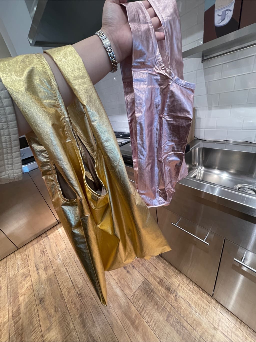 まのちゃんさんの「212 KITCHEN STORE｜◆BABY BAGGU メタリックライトブルー ＜BAGGU バグゥ＞」を使ったコーディネート