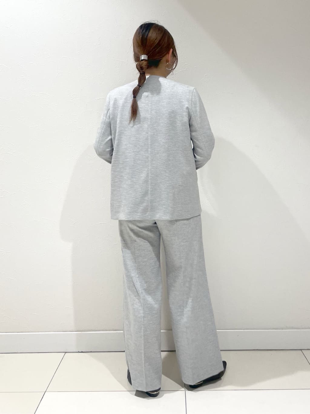YUUKIさんの「INDIVI｜【洗える】胸元タックフリルブラウス」を使ったコーディネート