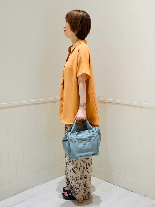 あきさんの「SHOO･LA･RUE｜【洗える/S-LL/プチプラ】さらっとすっきりきれい見え スキッパーブラウス」を使ったコーディネート