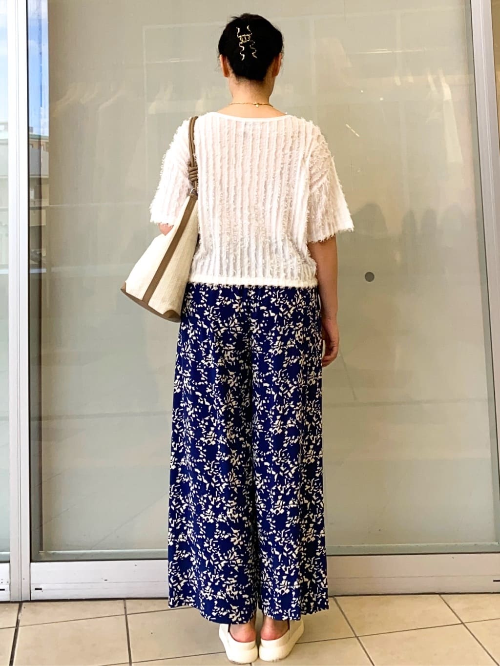 Jeanさんの「OPAQUE.CLIP｜幾何柄プリントイージーワイドパンツ／セットアップ対応【洗える】」を使ったコーディネート