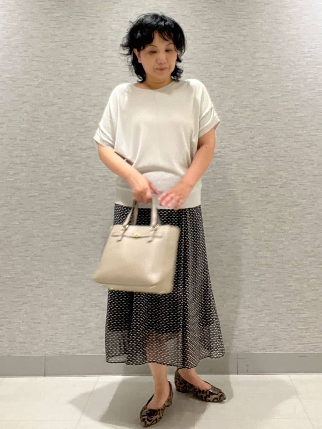 KOJIMAさんの「Reflect｜【選べる7色◎／手洗い可／二の腕カバー】半袖ニット」を使ったコーディネート