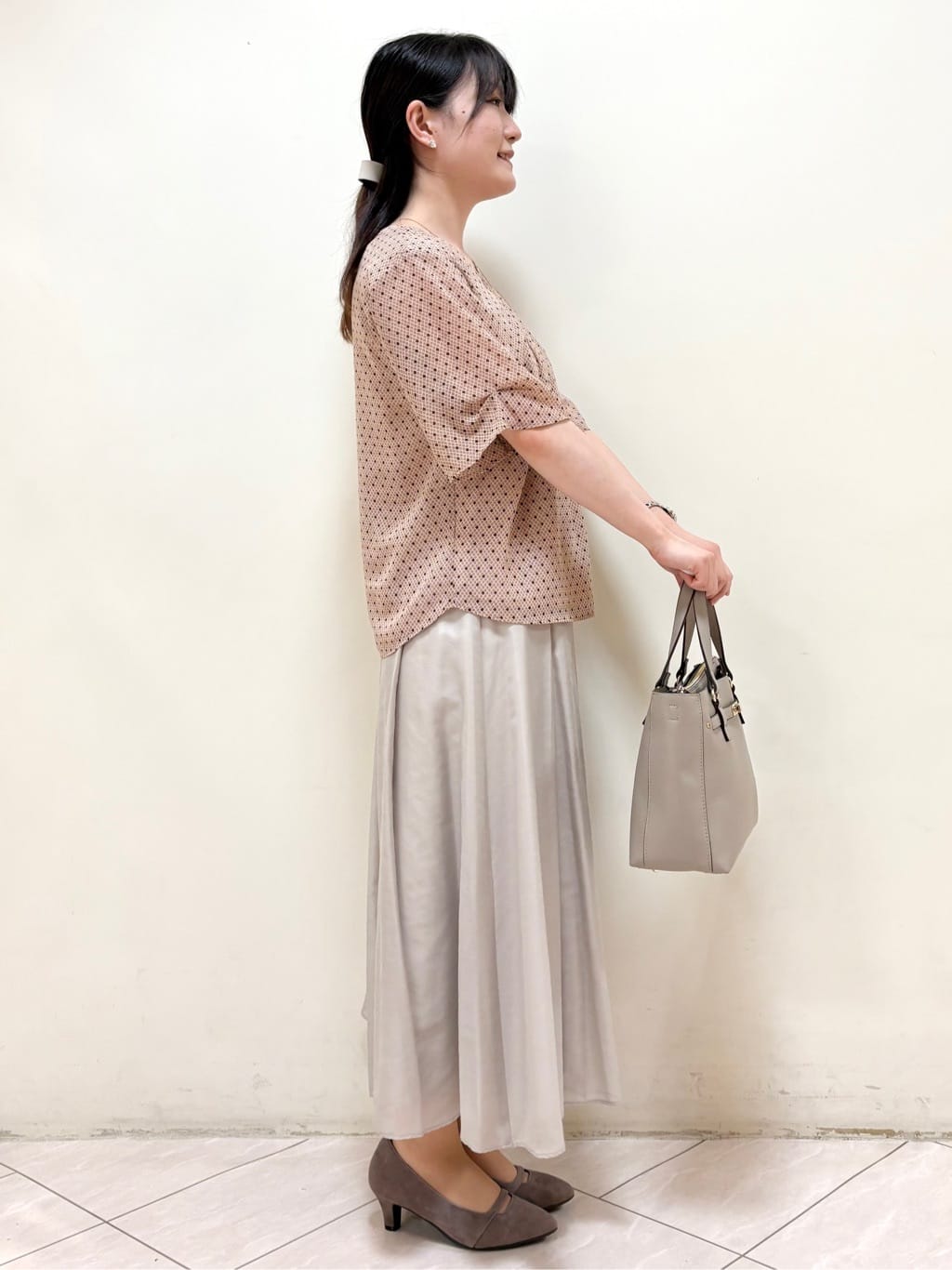 mikiさんの「Reflect｜【マシンウォッシュ可／セットアップ可】コツキ柄プリントブラウス」を使ったコーディネート