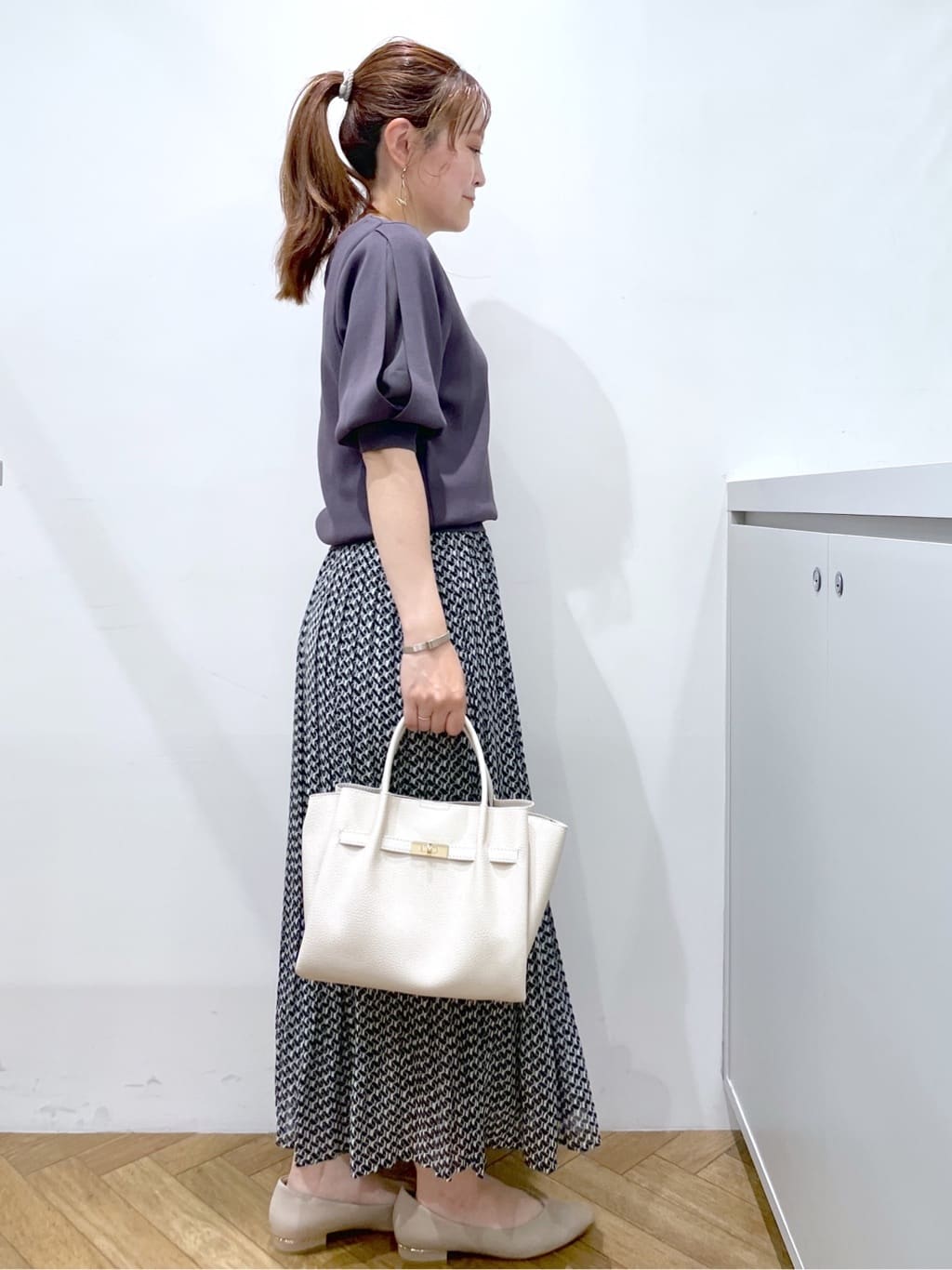 Junさんの「index｜《6色展開／XS-LLサイズ》ドライタッチ デザインスリーブニット【洗濯機洗い可／接触冷感／抗ピル】」を使ったコーディネート