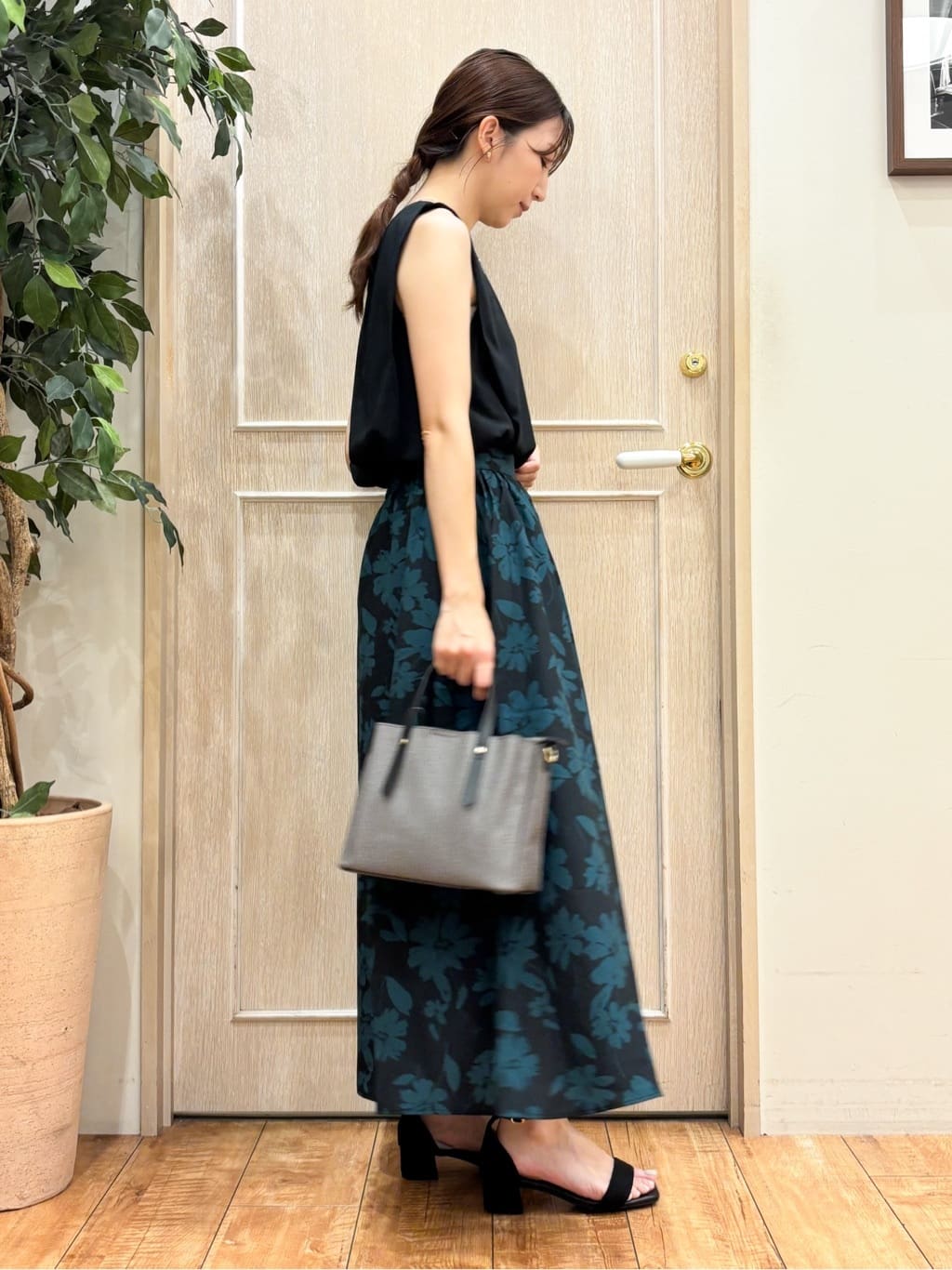 なみさんの「SHOO･LA･RUE｜【高レビュー/着丈選べる】華やかさをプラスする アソートロングスカート」を使ったコーディネート