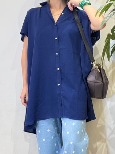 misakiさんの「SHOO･LA･RUE｜【S-LL/体型カバー】さらりとしたタッチが心地よい バックギャザーブラウス」を使ったコーディネート
