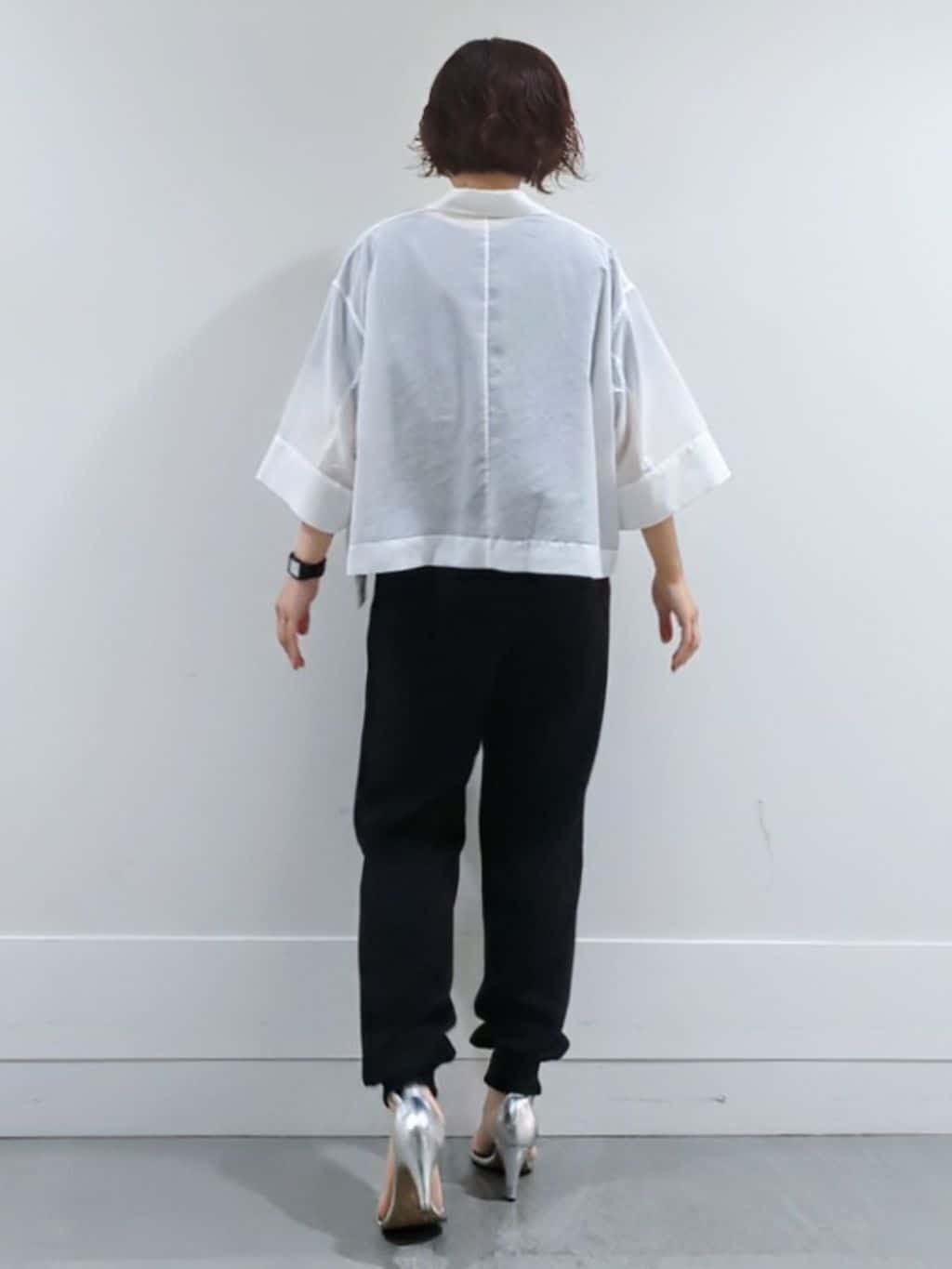 ミズタさんの「UNTITLED｜【前開き/洗える】ショート丈シアーシャツ」を使ったコーディネート