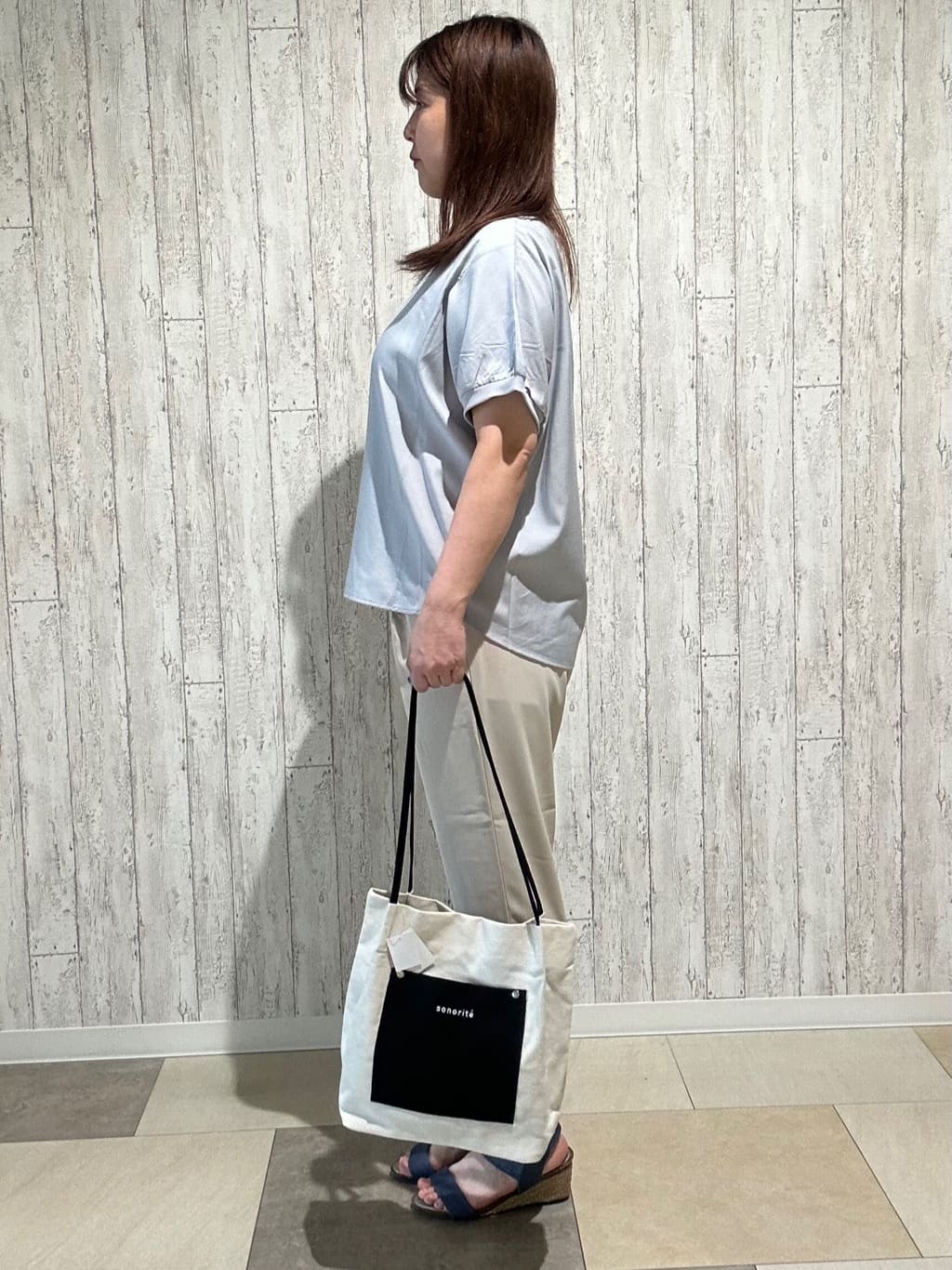 yokoさんの「SHOO･LA･RUE｜【ひんやり/洗濯後しわになりにくい】リブ切り替えドルマンブラウス」を使ったコーディネート