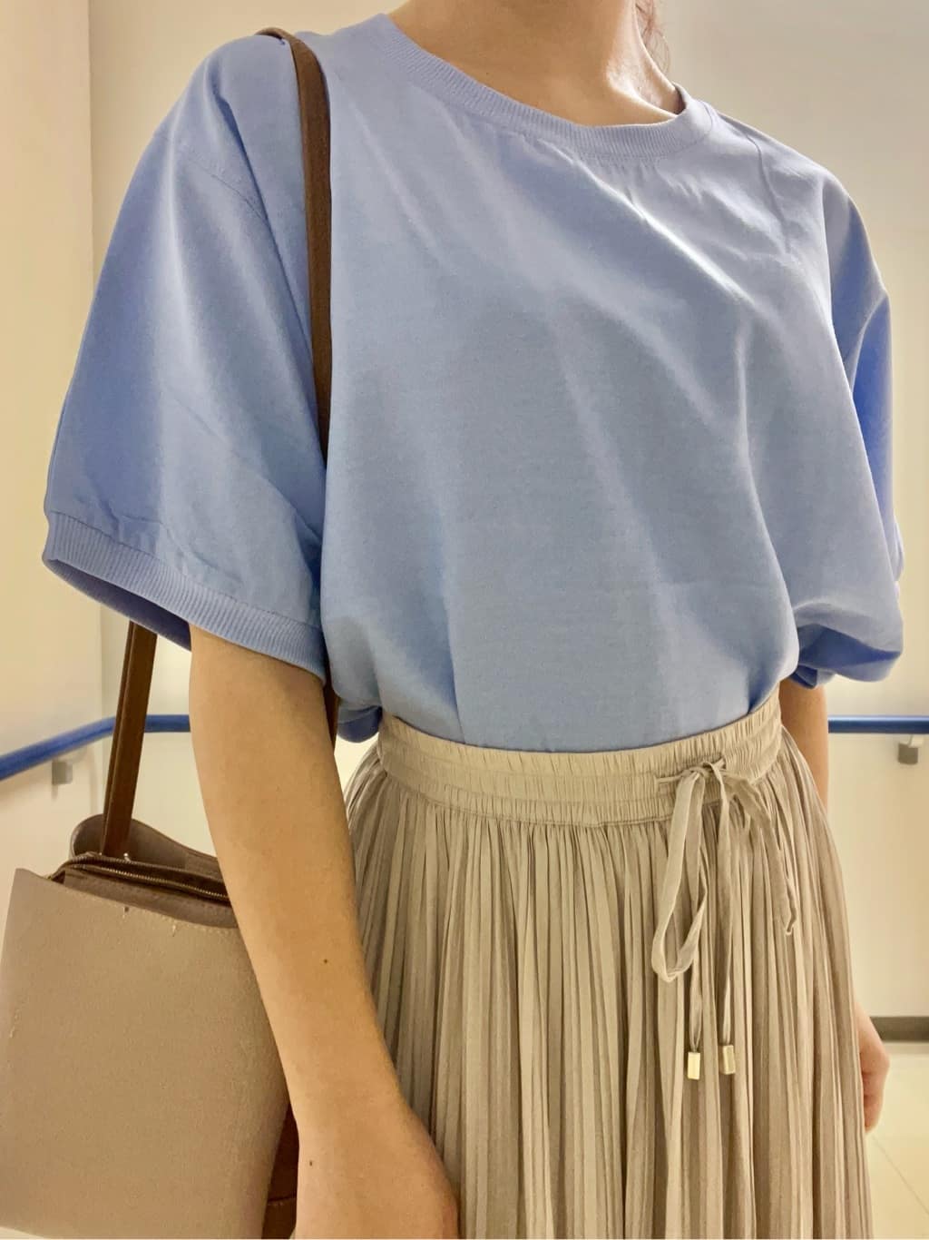 あもさんの「SHOO･LA･RUE｜【ひんやり/洗濯後しわになりにくい】リブ切り替えドルマンブラウス」を使ったコーディネート