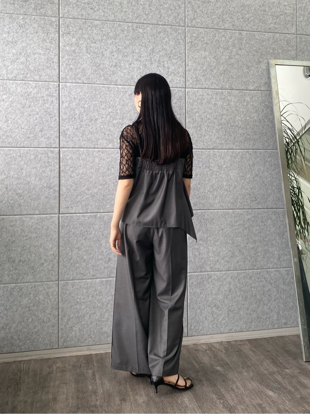 rinaさんの「INDIVI｜【セットアップ可能】サキソニーサイドラインパンツ」を使ったコーディネート