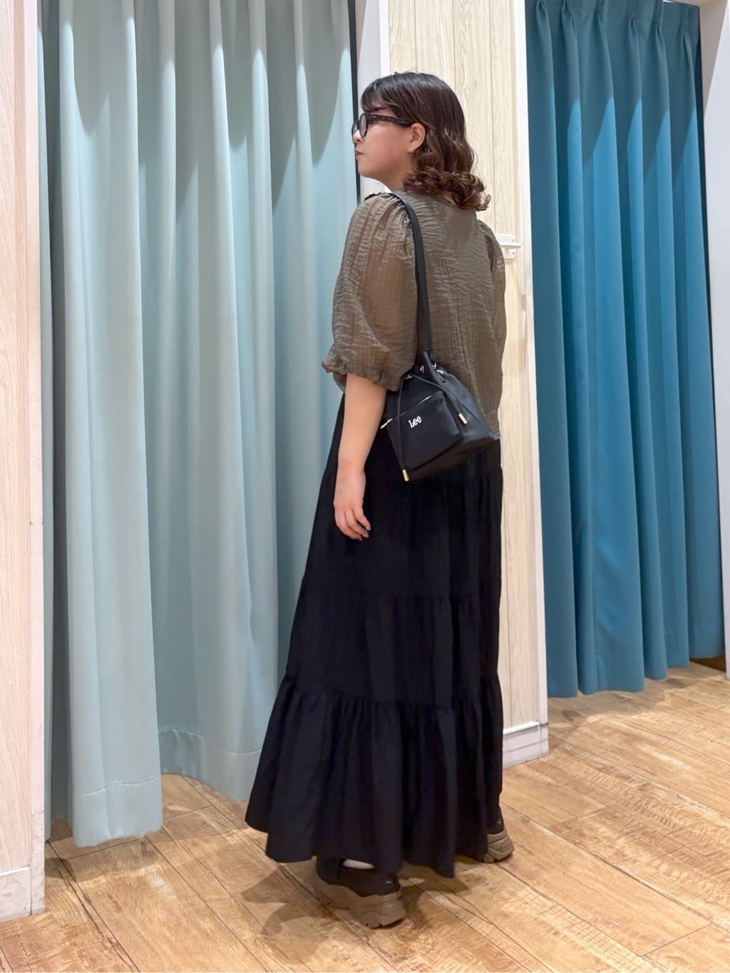 砂糖さんの「SHOO･LA･RUE｜【S-LL/前後2WAY】バルーンスリーブが華やか こなれ見えシアーブラウス」を使ったコーディネート