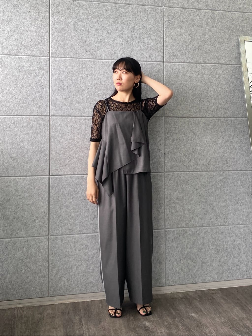 rinaさんの「INDIVI｜【セットアップ可能】サキソニーサイドラインパンツ」を使ったコーディネート