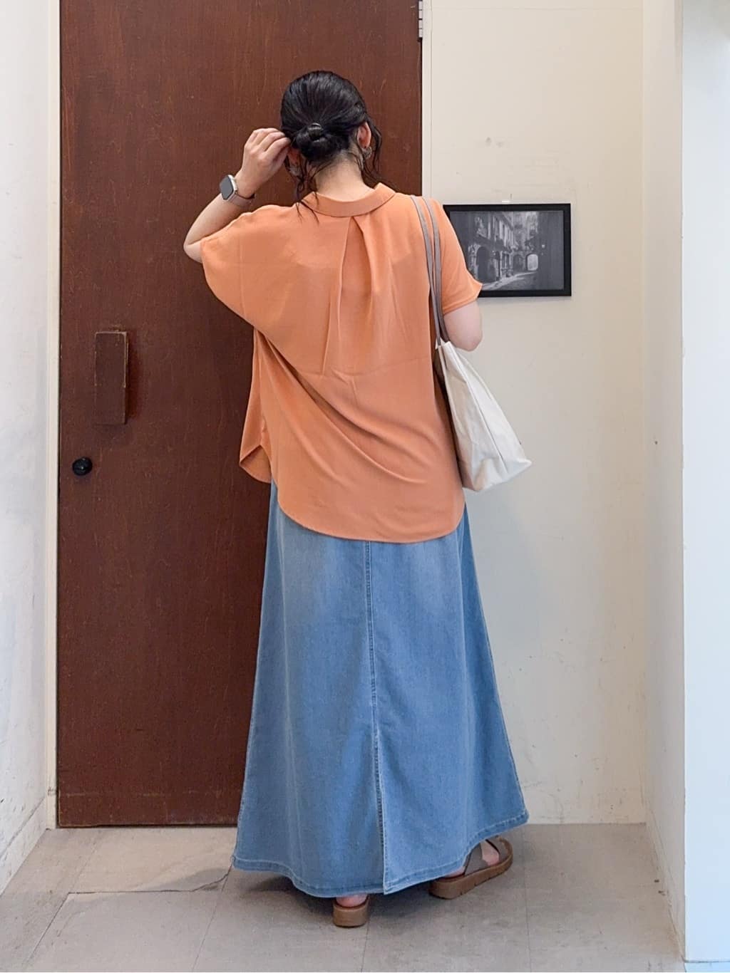 𝐇𝐢𝐫𝐨𝐦𝐢さんの「SHOO･LA･RUE｜アンクルゴムフラットサンダル」を使ったコーディネート