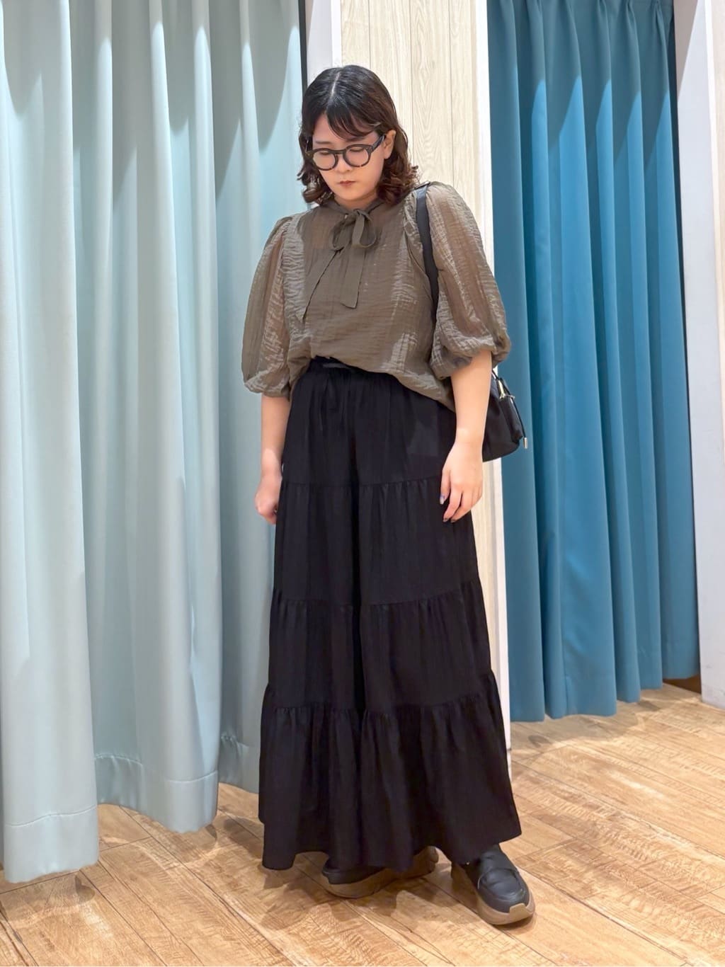 砂糖さんの「SHOO･LA･RUE｜【S-LL/前後2WAY】バルーンスリーブが華やか こなれ見えシアーブラウス」を使ったコーディネート
