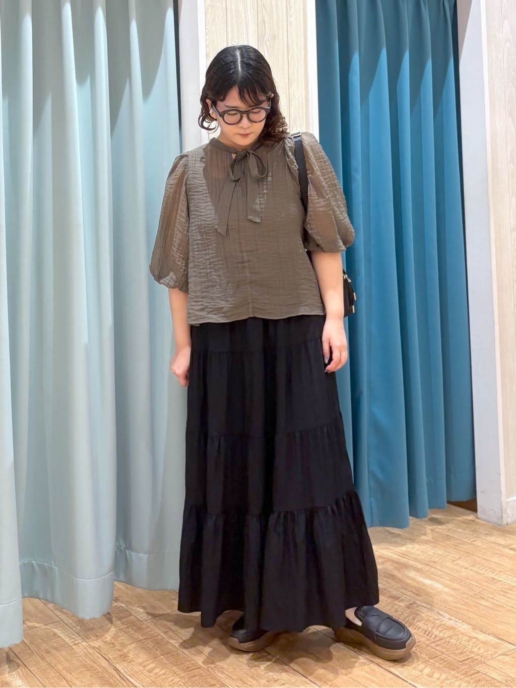 砂糖さんの「SHOO･LA･RUE｜【S-LL/前後2WAY】バルーンスリーブが華やか こなれ見えシアーブラウス」を使ったコーディネート