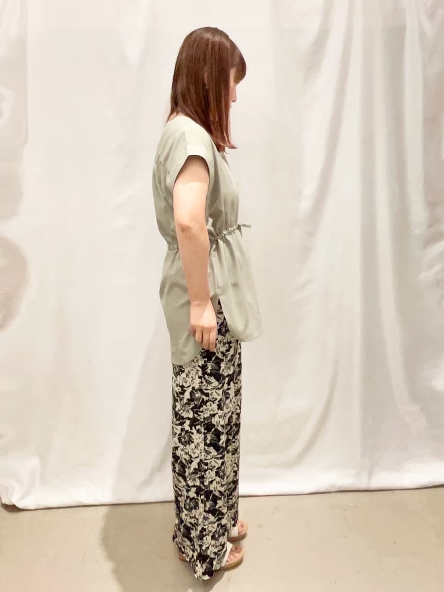 ゆっきーさんの「SHOO･LA･RUE｜【S-LL】シルエットが変えられる ウエストリボンブラウス」を使ったコーディネート