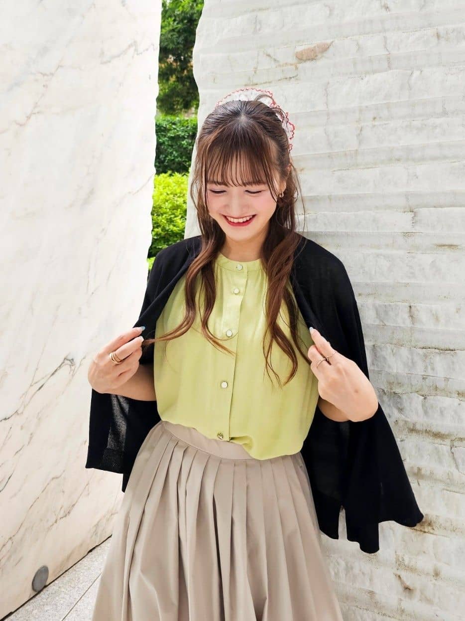 ゆゆさんの「SHOO･LA･RUE｜【S-LL/洗濯後しわになりにくい】上品にきれい見え スラブギャザーブラウス」を使ったコーディネート