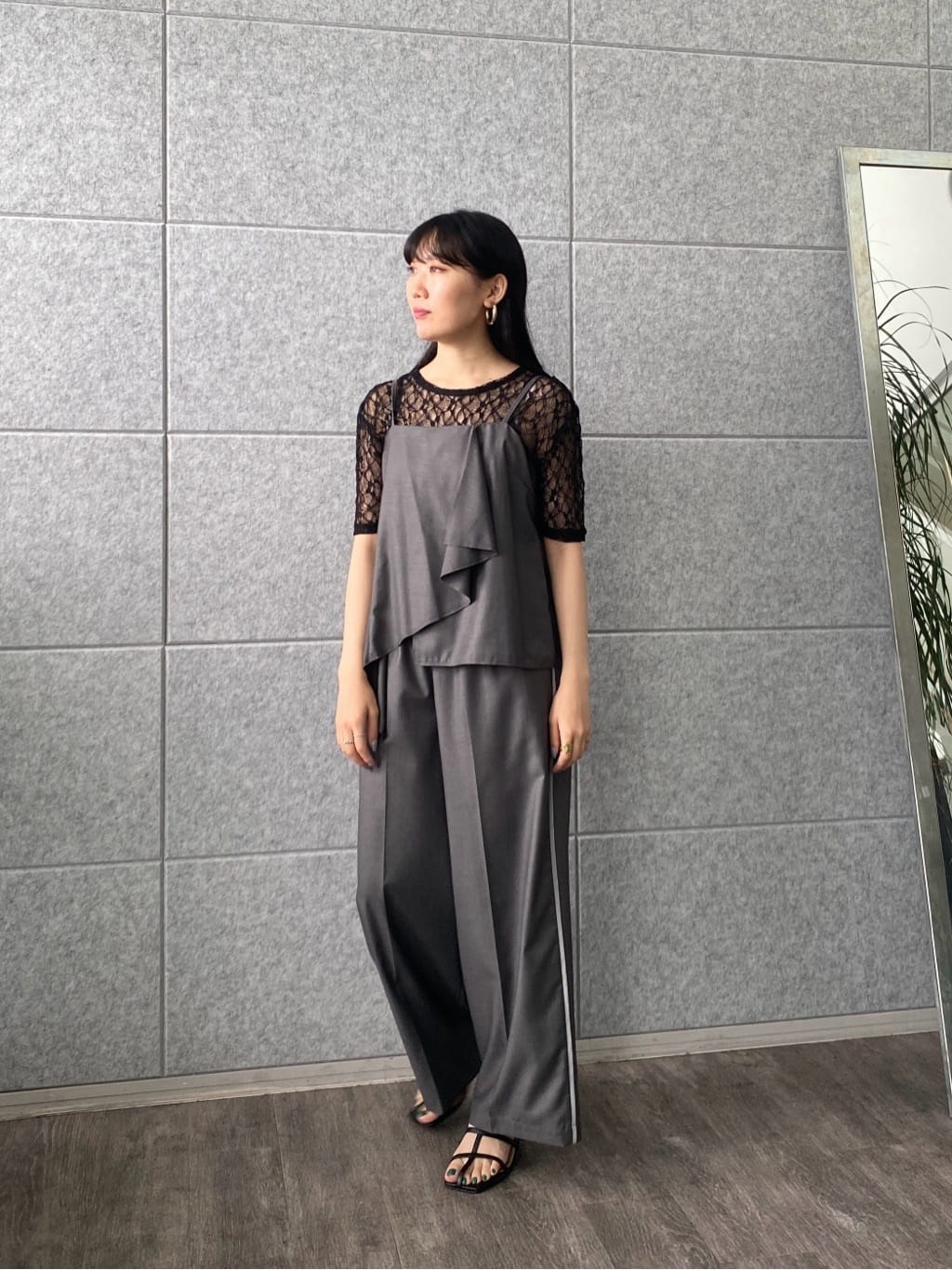 rinaさんの「INDIVI｜【セットアップ可能】サキソニーサイドラインパンツ」を使ったコーディネート
