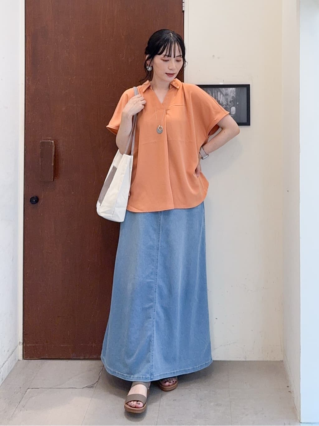 𝐇𝐢𝐫𝐨𝐦𝐢さんの「SHOO･LA･RUE｜アンクルゴムフラットサンダル」を使ったコーディネート