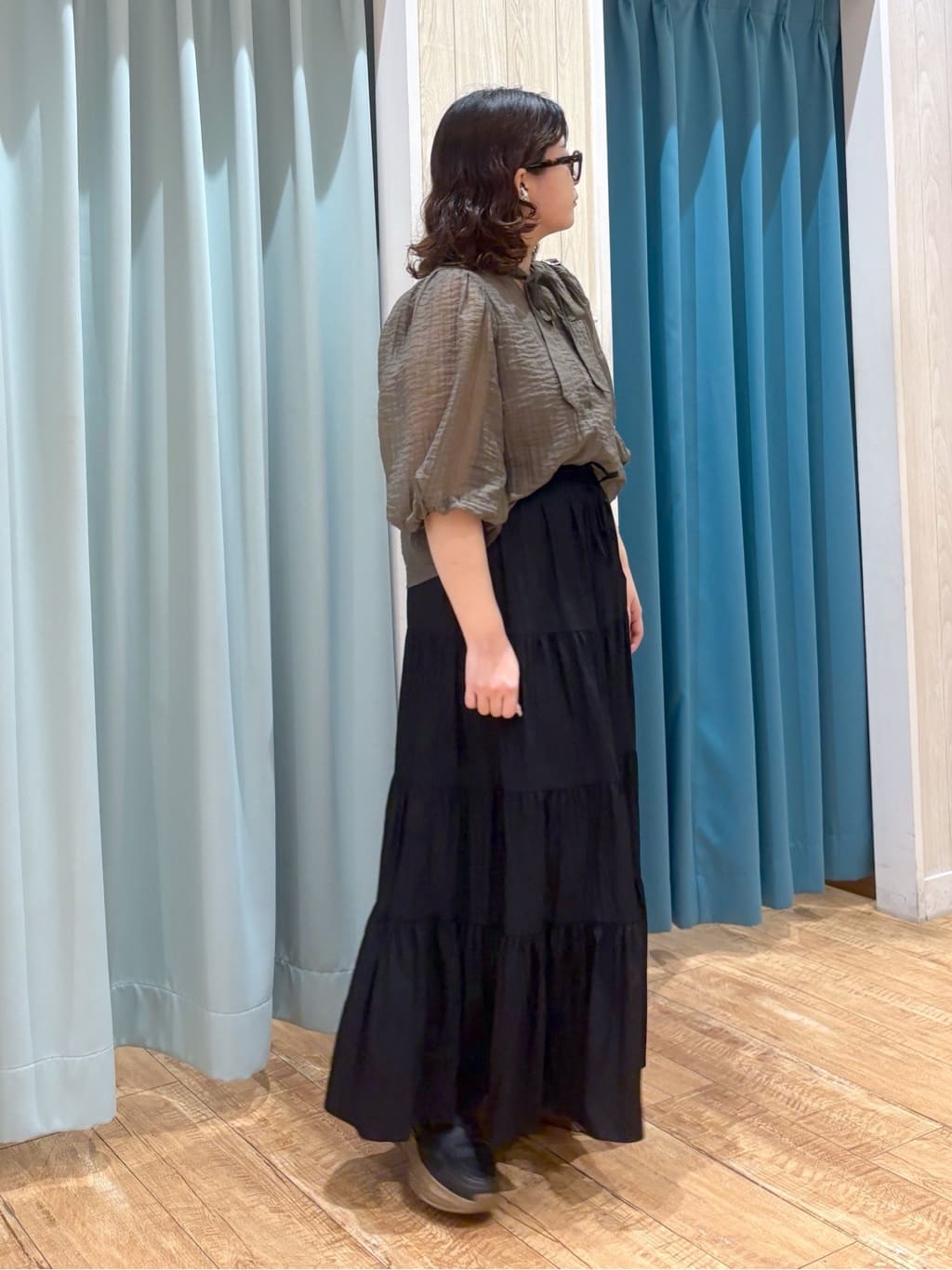 砂糖さんの「SHOO･LA･RUE｜【S-LL/前後2WAY】バルーンスリーブが華やか こなれ見えシアーブラウス」を使ったコーディネート