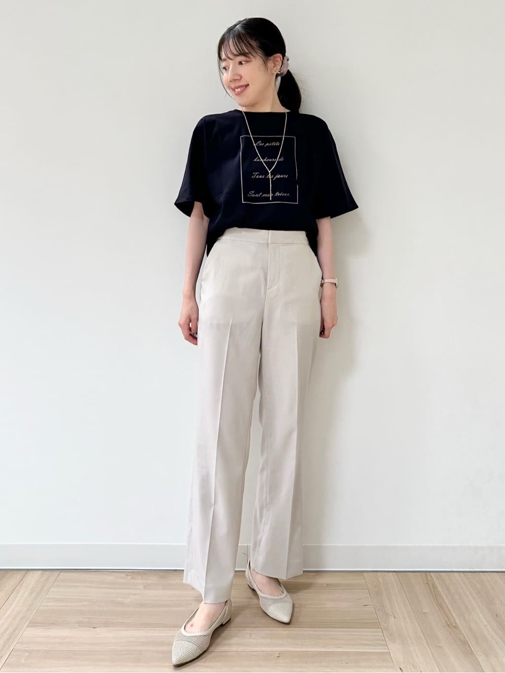 Momoさんの「Reflect｜【マシンウォッシュ可】リネンライクフレアパンツ」を使ったコーディネート