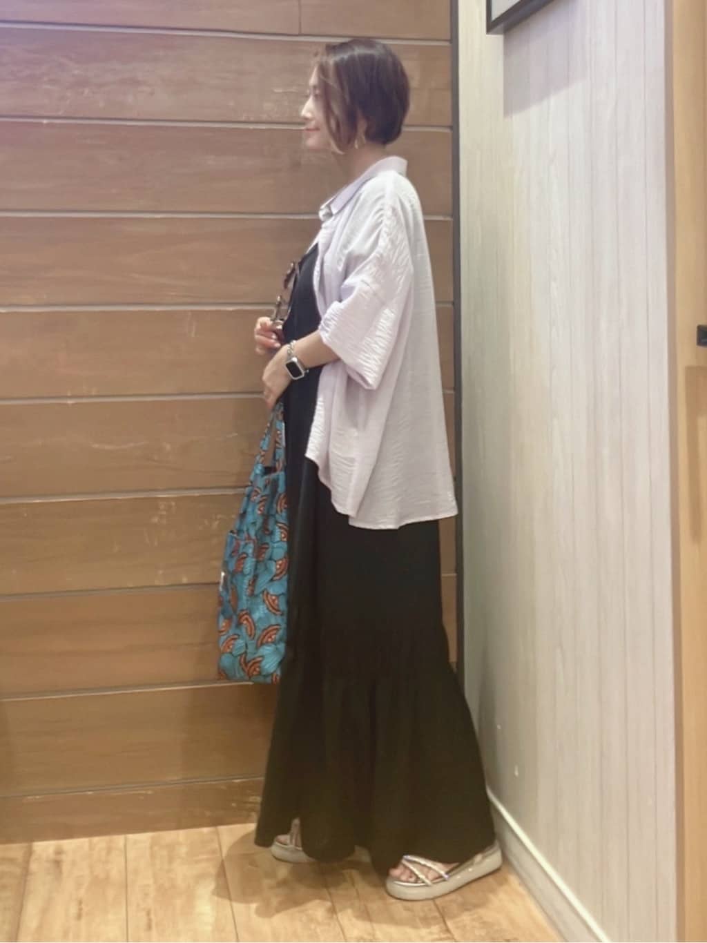 aaamiさんの「SHOO･LA･RUE｜ゆるっと感がこなれ見え ワッシャーシアー半袖シャツ」を使ったコーディネート