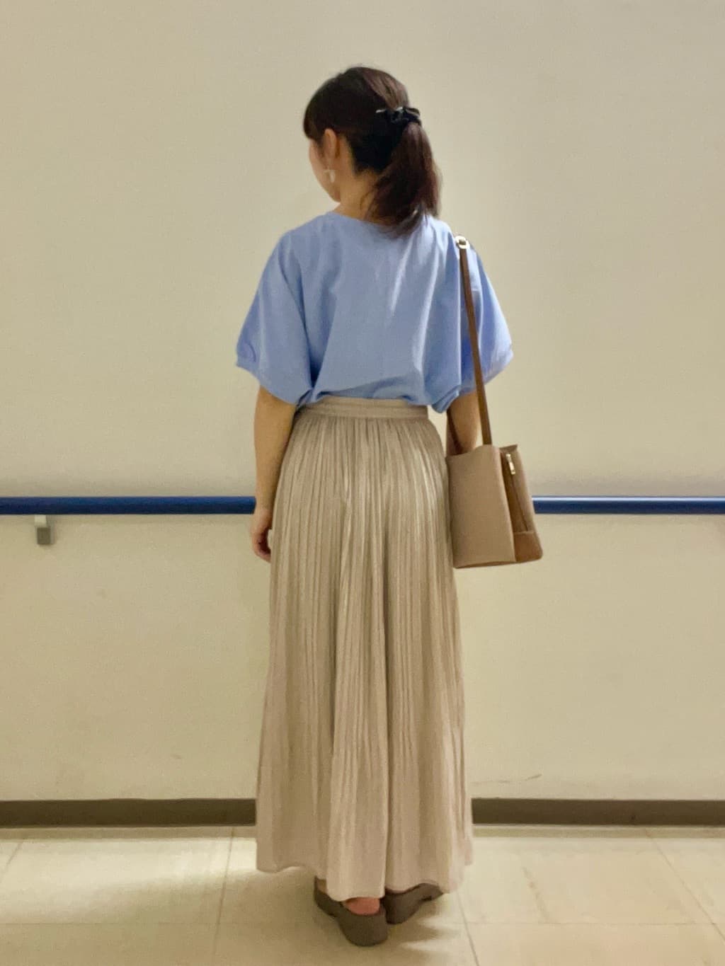 あもさんの「SHOO･LA･RUE｜【ひんやり/洗濯後しわになりにくい】リブ切り替えドルマンブラウス」を使ったコーディネート