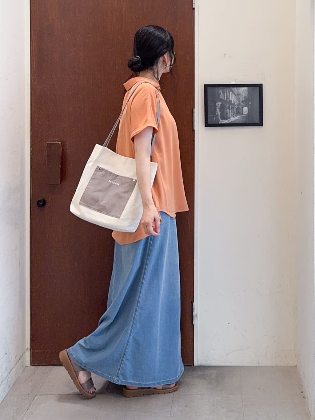 𝐇𝐢𝐫𝐨𝐦𝐢さんの「SHOO･LA･RUE｜アンクルゴムフラットサンダル」を使ったコーディネート
