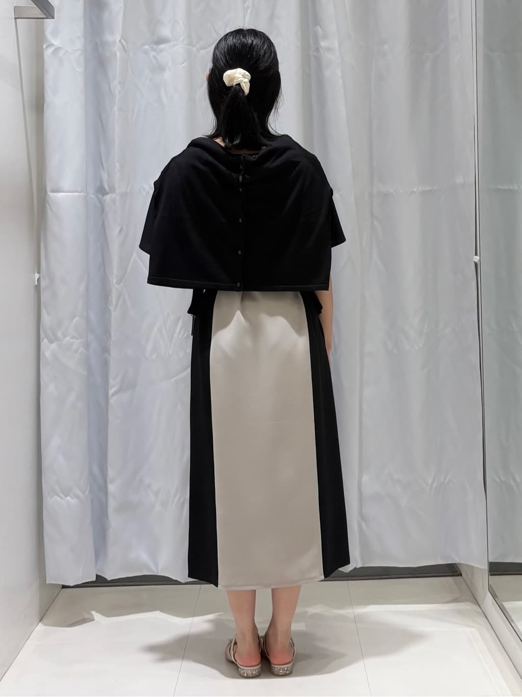 みさきさんの「COUP DE CHANCE｜【手洗い可/軽量】シンプルラメ混カーディガン」を使ったコーディネート