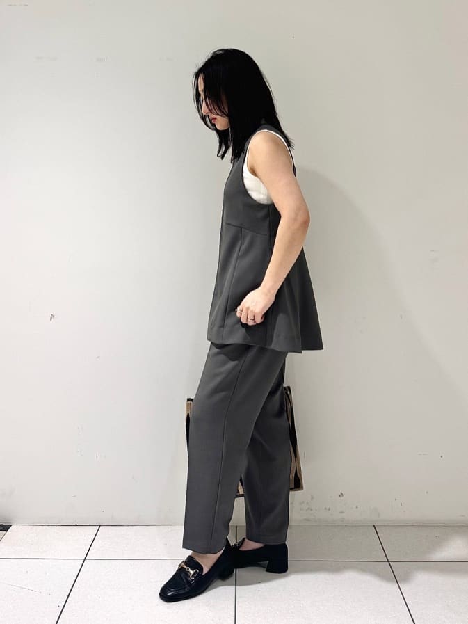 そんさんの「INDIVI｜【接触冷感／セットアップ対応】イージーテーパードパンツ【通勤・セレモニー】」を使ったコーディネート