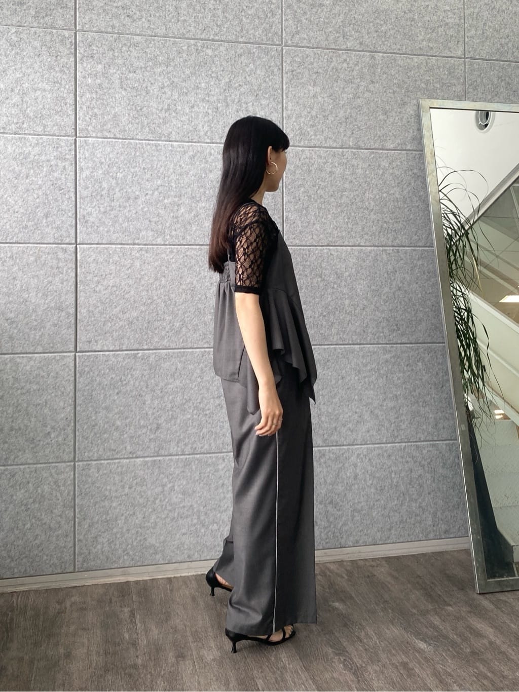 rinaさんの「INDIVI｜【セットアップ可能】サキソニーサイドラインパンツ」を使ったコーディネート
