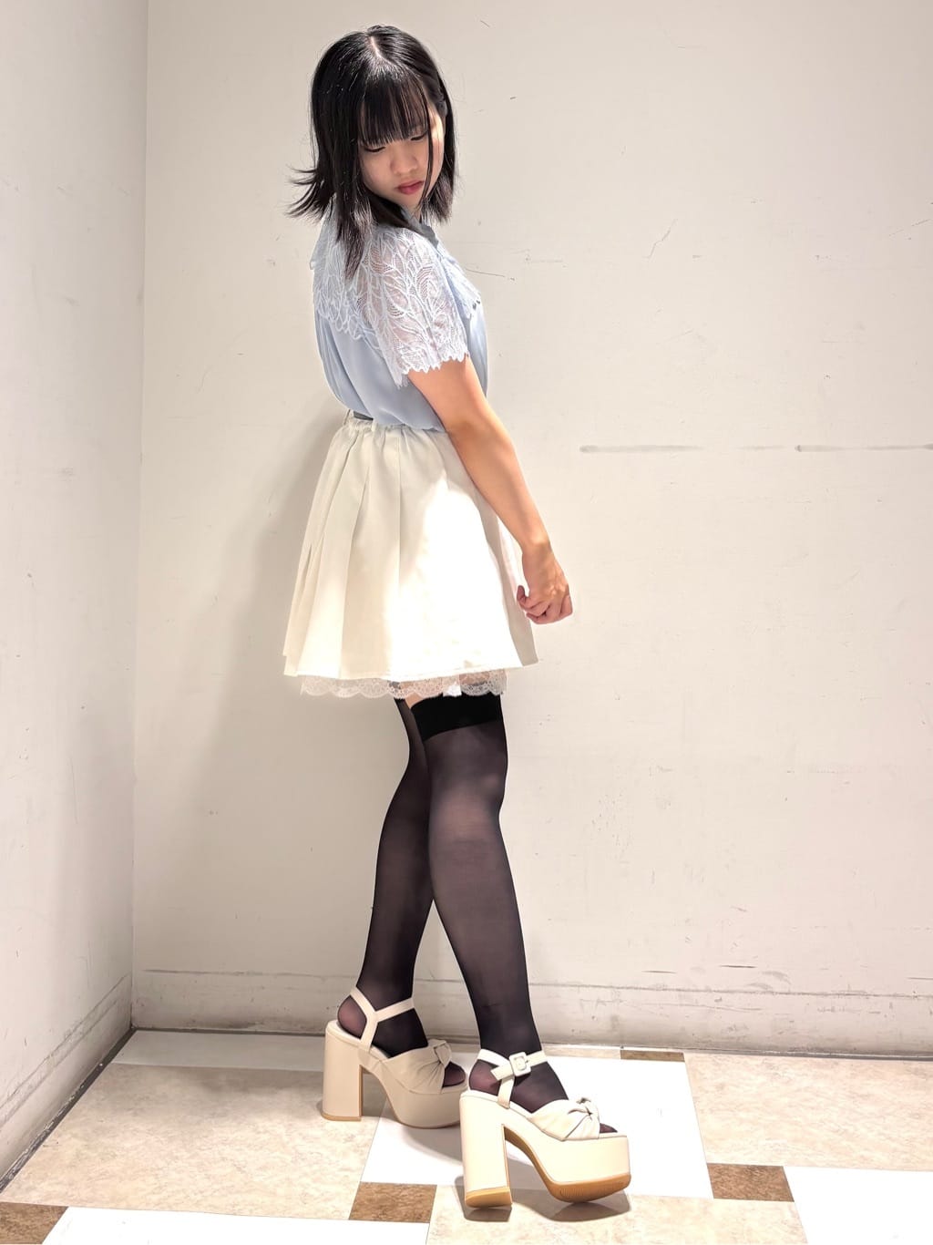 夜桜さんの「ESPERANZA｜【ラク盛り／サンダル】リピーター続出／脚長美脚　ツイストリボンサンダル」を使ったコーディネート