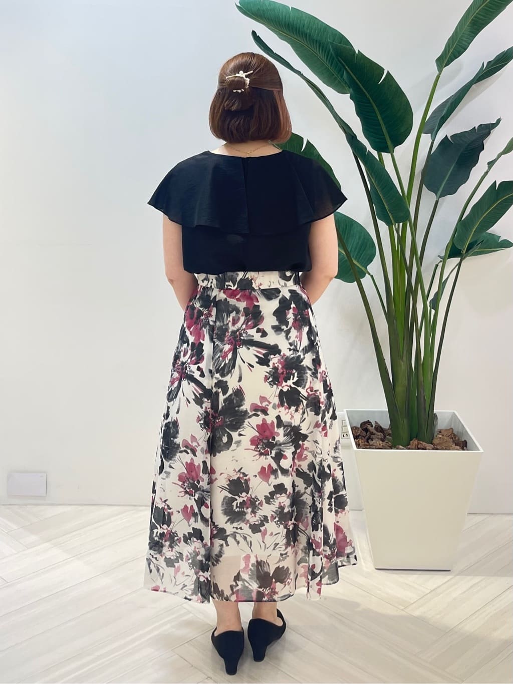 Tomoさんの「UNTITLED｜【きれいめ/洗える/フリル】ラッフルシアーブラウス」を使ったコーディネート