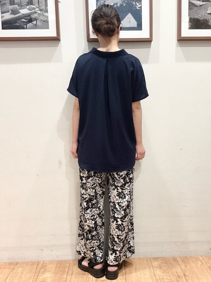 ユウキさんの「SHOO･LA･RUE｜【洗える/S-LL/プチプラ】さらっとすっきりきれい見え スキッパーブラウス」を使ったコーディネート