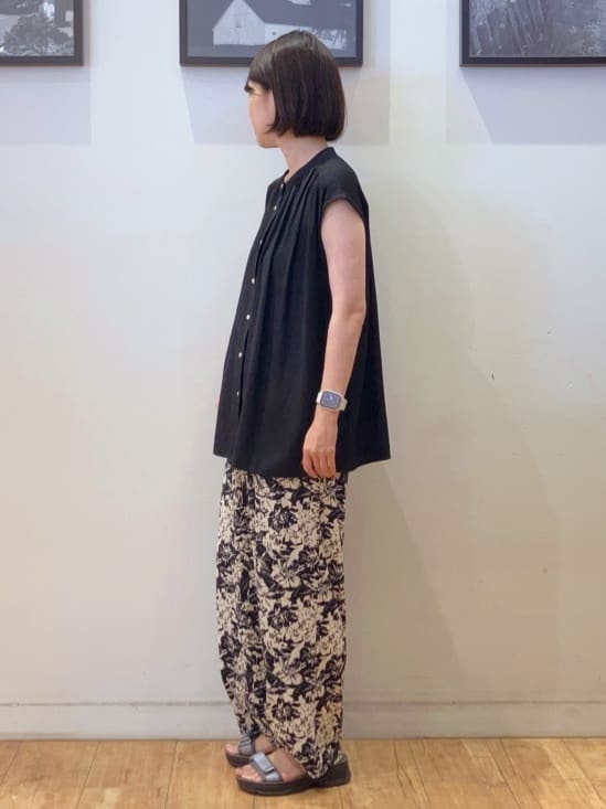momoharuさんの「SHOO･LA･RUE｜【S-LL/洗濯後しわになりにくい】上品にきれい見え スラブギャザーブラウス」を使ったコーディネート