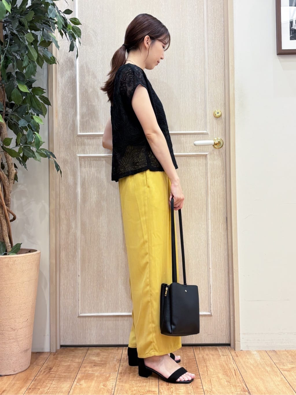 なみさんの「SHOO･LA･RUE｜【2点セット】刺繍レーストップス」を使ったコーディネート