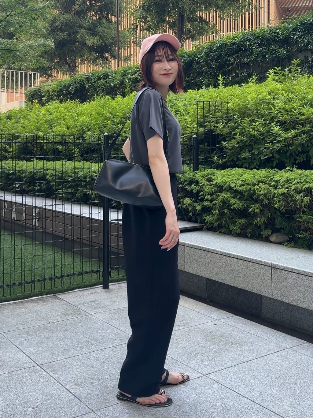 𝐜𝐡𝐢𝐤𝐚さんの「SHOO･LA･RUE｜【HELLO KITTYコラボ】【SHOO ICE／汗染み軽減／UVカット】コンパクトTシャツ」を使ったコーディネート