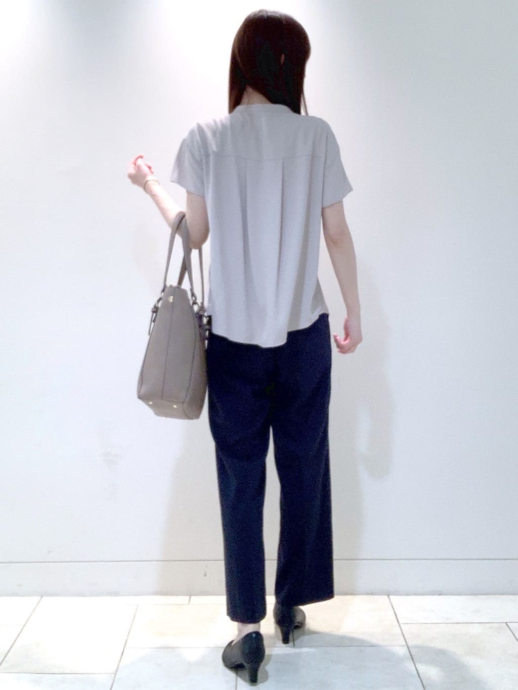 ヤマグチさんの「Reflect｜【インナーに◎／すっきり見え！長め丈】タックデティールブラウス」を使ったコーディネート