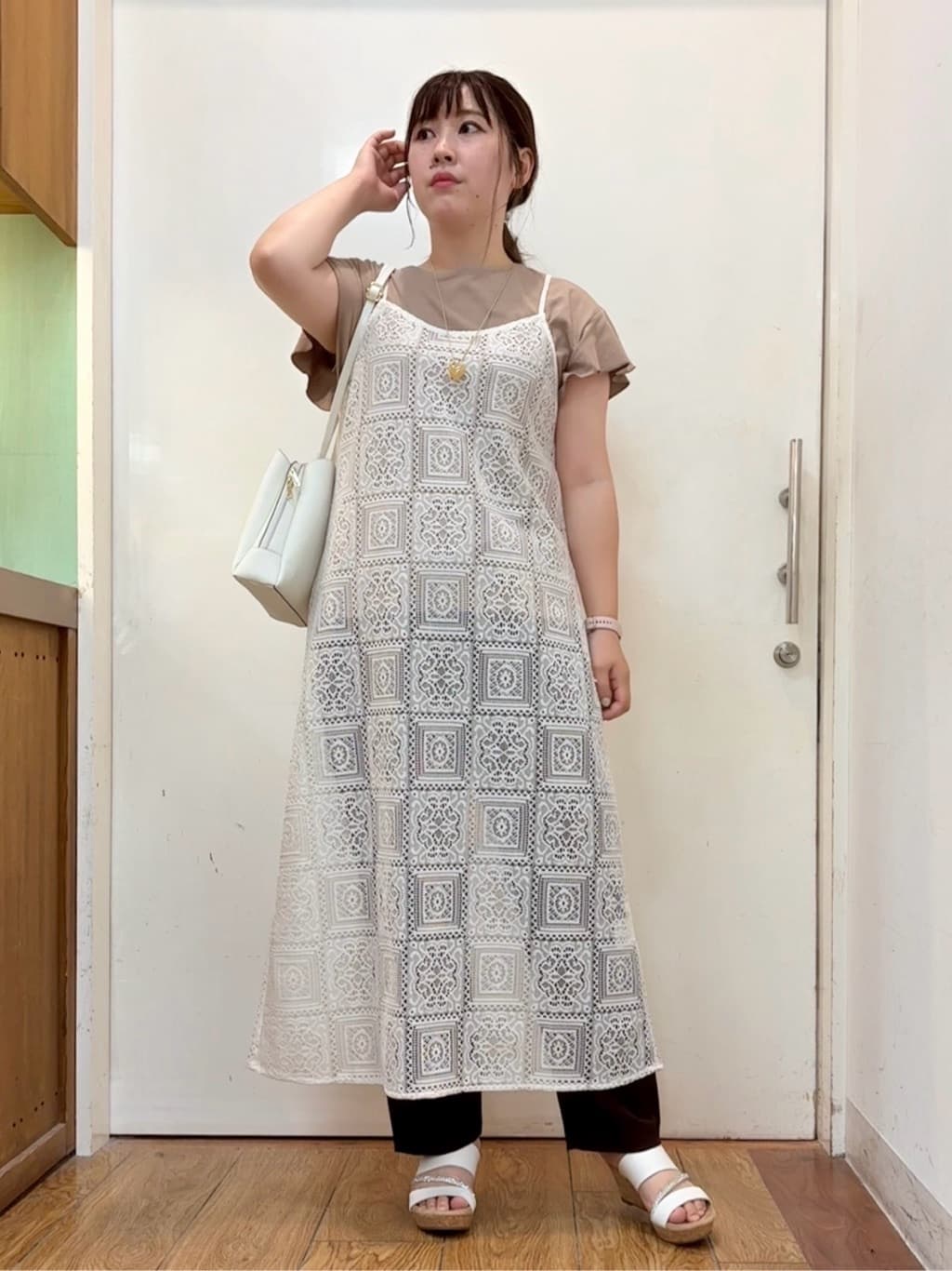 だいわさんの「SHOO･LA･RUE｜【汗ジミ防止/ひんやり/UV】フリルスリーブTシャツ」を使ったコーディネート