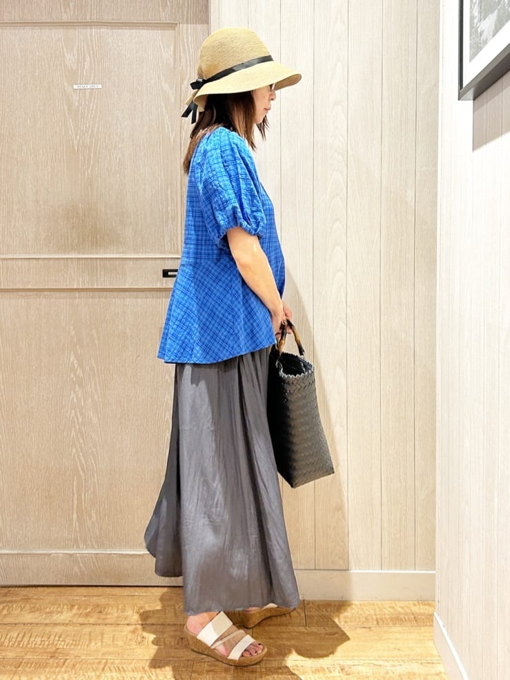 yukaさんの「SHOO･LA･RUE｜【S-LL/裏地ひんやり】スカート見えで上品に マットサテンスカーチョ」を使ったコーディネート