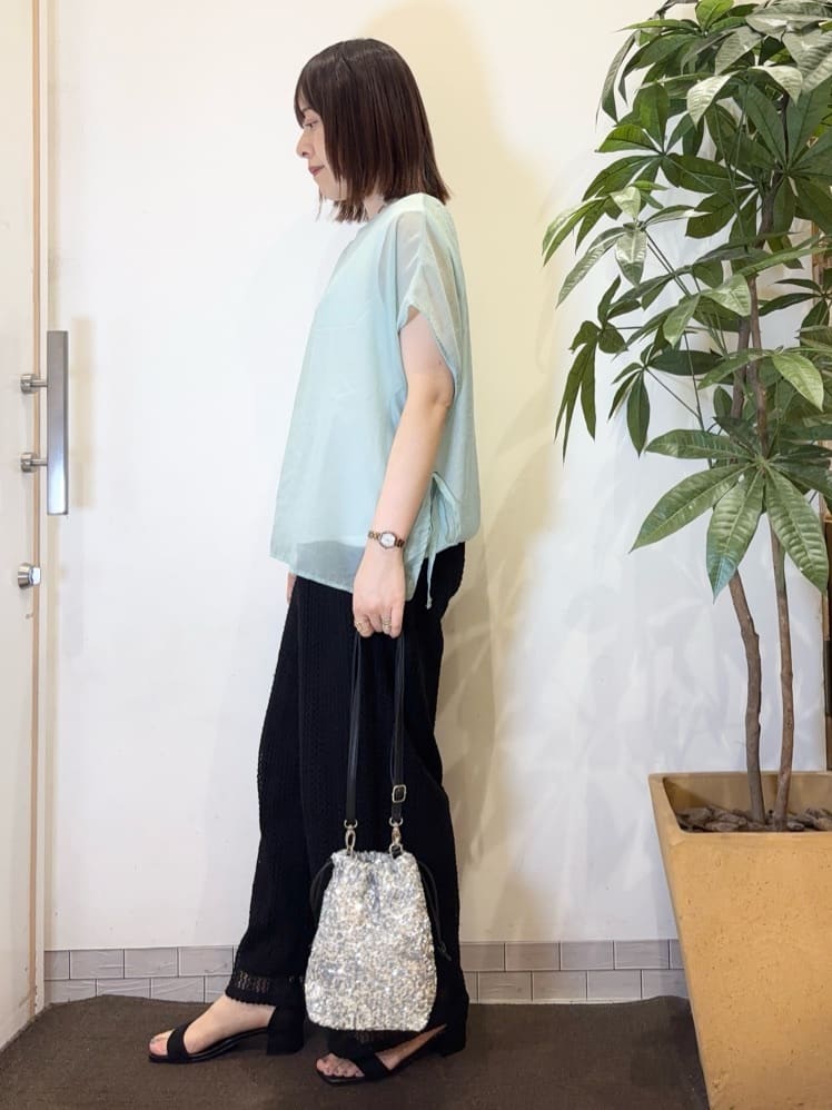 宗形さんの「SHOO･LA･RUE｜【洗える/S-LL】上品なシアー感 レイヤード風トップス」を使ったコーディネート