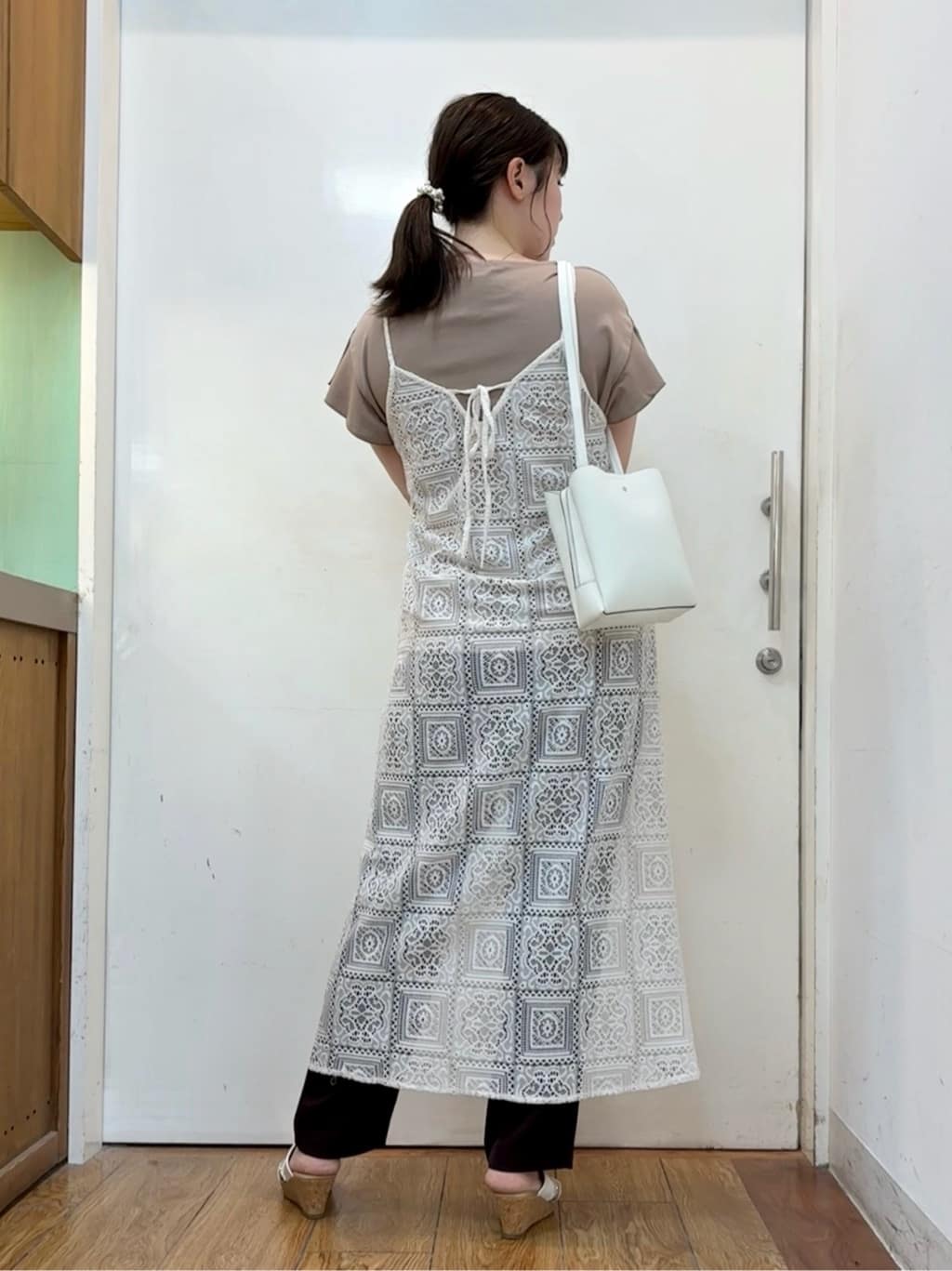 だいわさんの「SHOO･LA･RUE｜【汗ジミ防止/ひんやり/UV】フリルスリーブTシャツ」を使ったコーディネート
