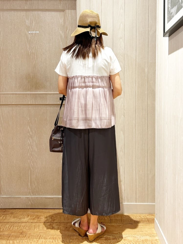 yukaさんの「SHOO･LA･RUE｜【S-LL/裏地ひんやり】スカート見えで上品に マットサテンスカーチョ」を使ったコーディネート