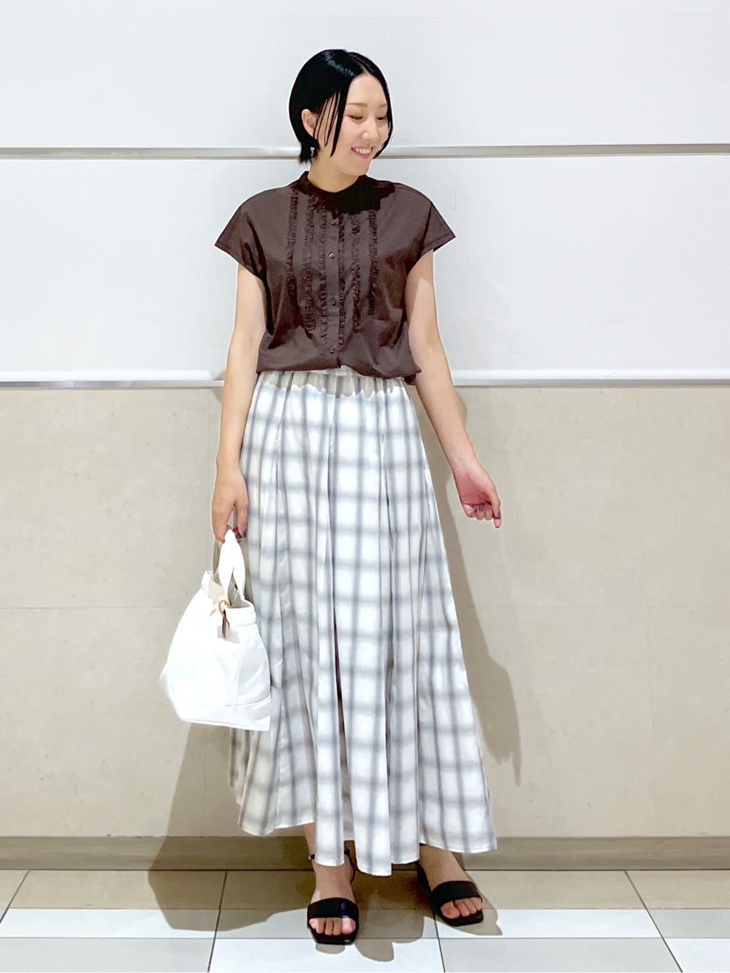 eriko さんの「Dessin｜【洗える】スタンドカラーフリルブラウス」を使ったコーディネート
