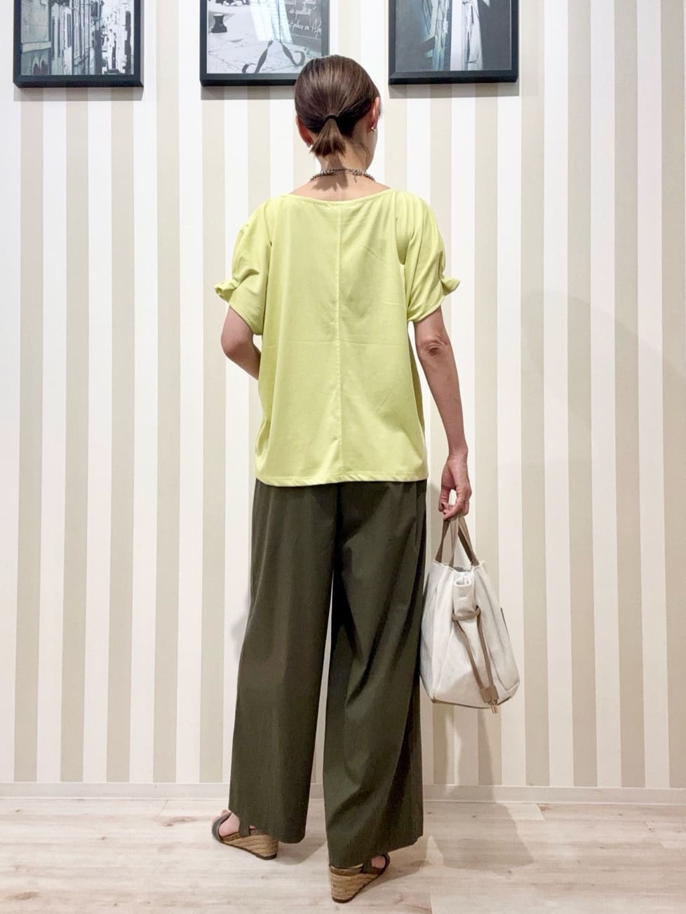 まつこさんの「SHOO･LA･RUE｜【S-LL/UV/プチプラ】お袖タックで好印象 デザインTシャツ」を使ったコーディネート